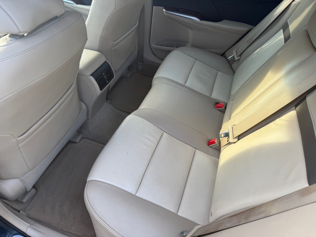 2013 Toyota Camry Image 19