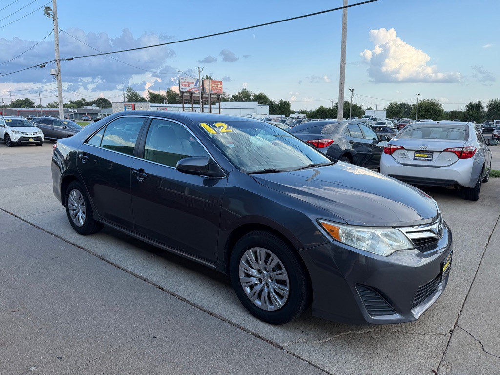 2012 Toyota Camry Image 1