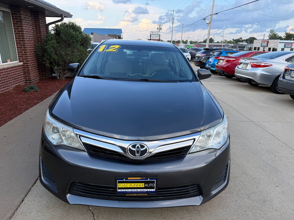 2012 Toyota Camry Image 2