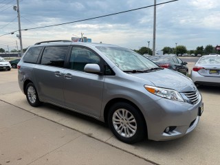 Image for 2017 Toyota Sienna XLE ID: 7531107