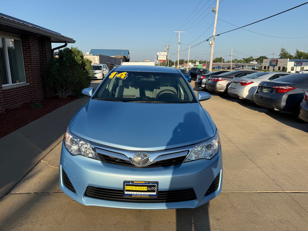 2014 Toyota Camry Image 2