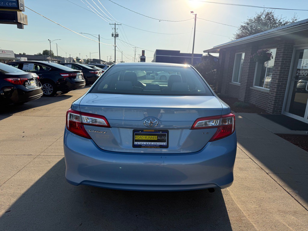 2014 Toyota Camry Image 6