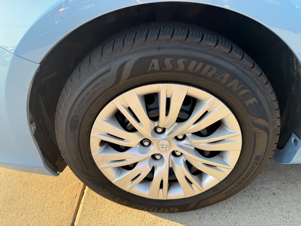 2014 Toyota Camry Image 20