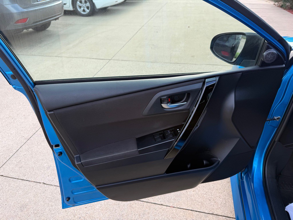 2016 Toyota Corolla Image 8