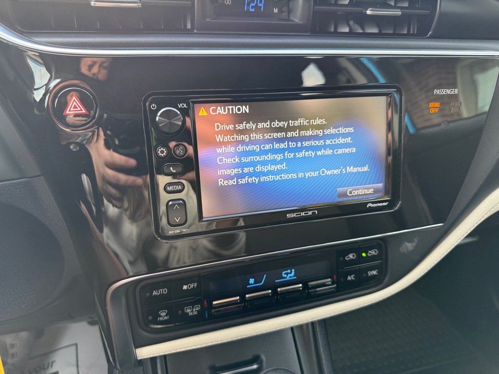 2016 Toyota Corolla Image 12