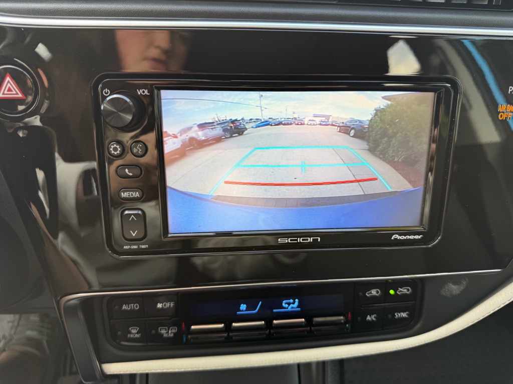 2016 Toyota Corolla Image 13