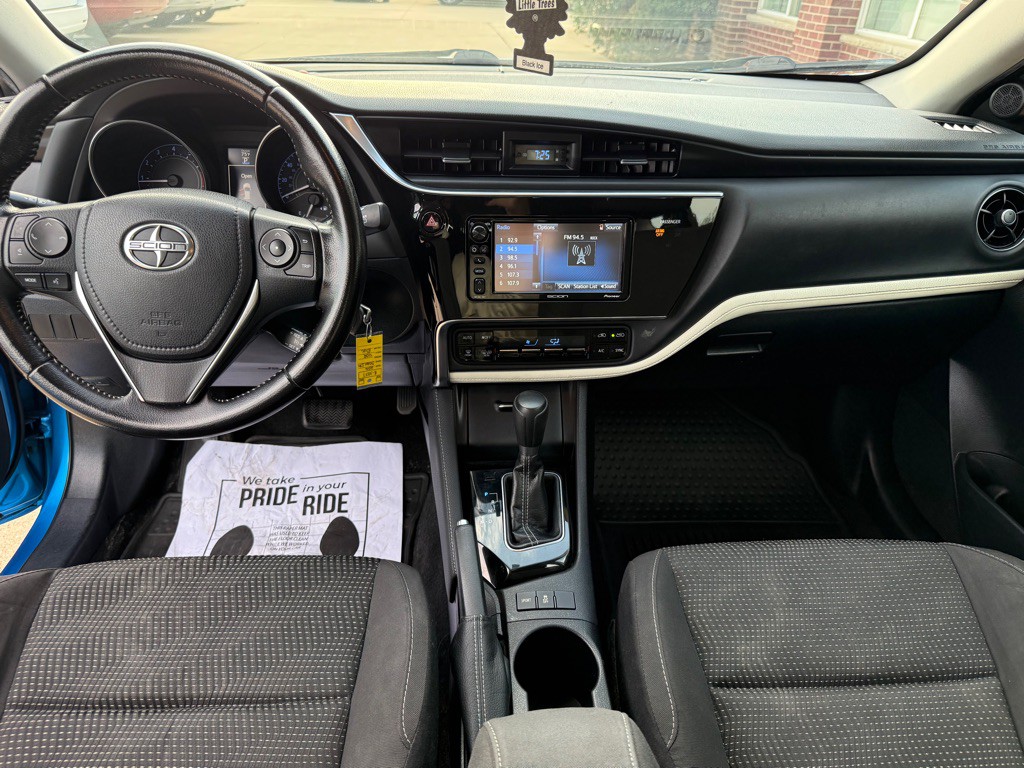 2016 Toyota Corolla Image 18