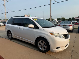 Image for 2011 Toyota Sienna LE ID: 7553969