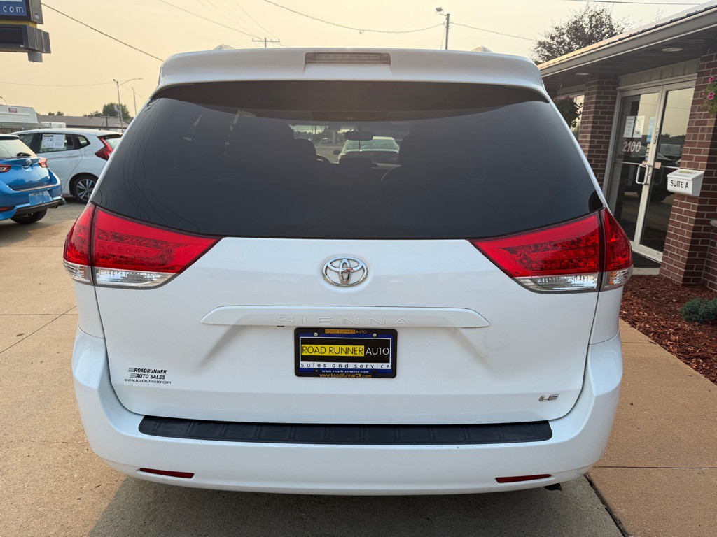 2011 Toyota Sienna Image 6