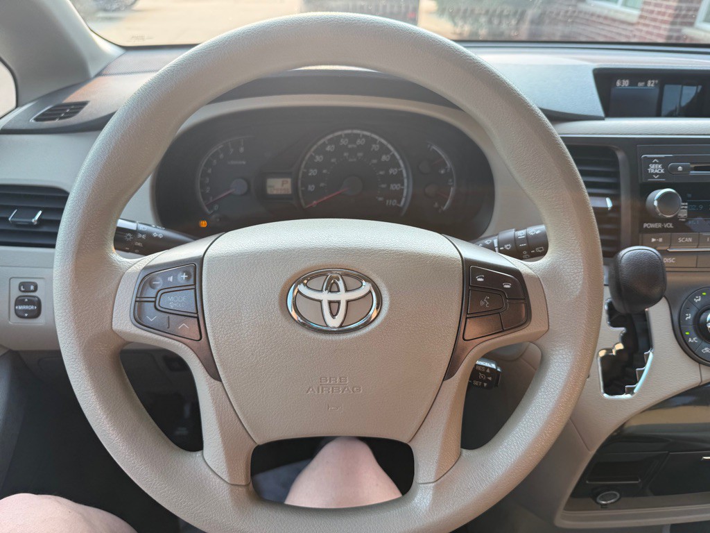 2011 Toyota Sienna Image 10