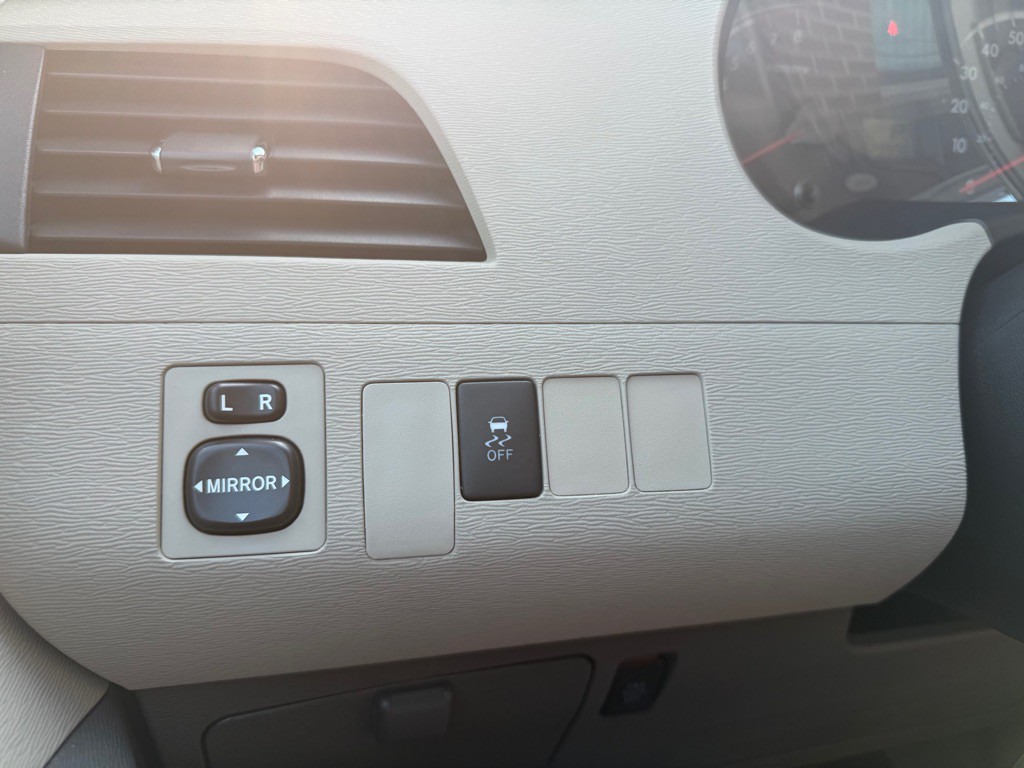2011 Toyota Sienna Image 18