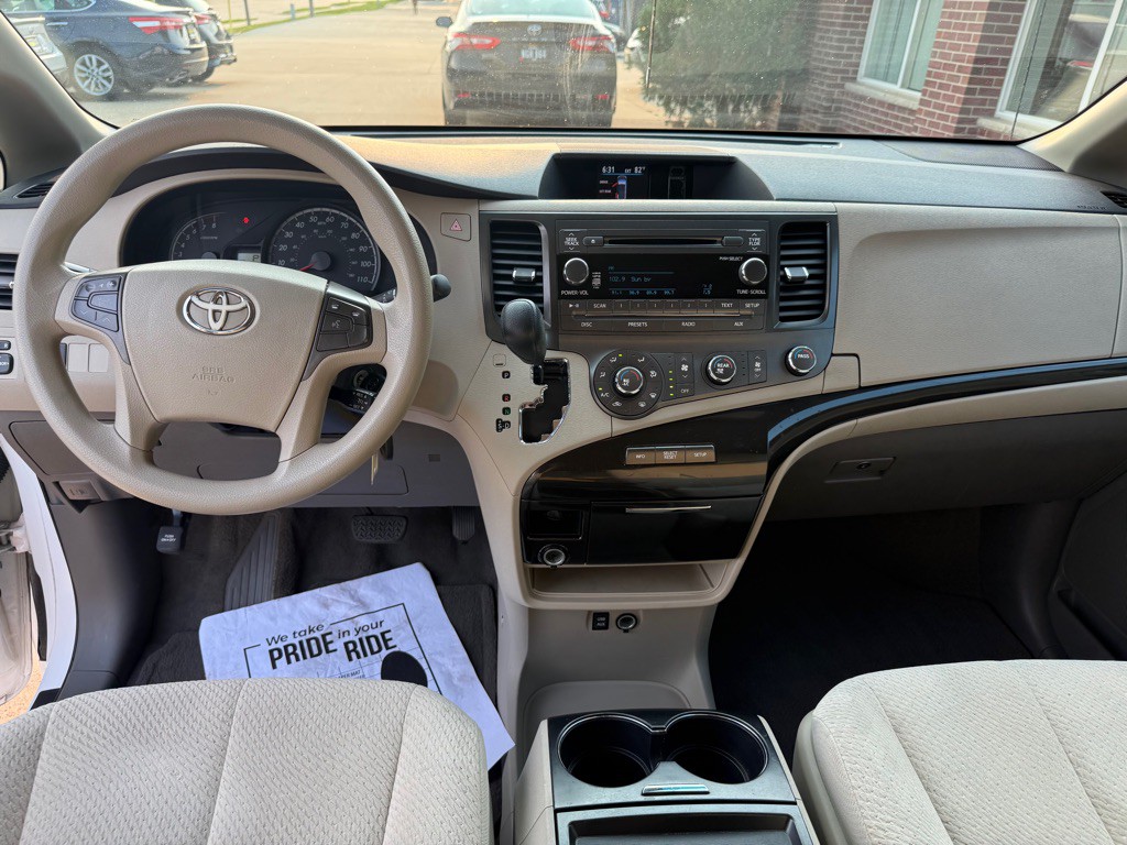 2011 Toyota Sienna Image 20