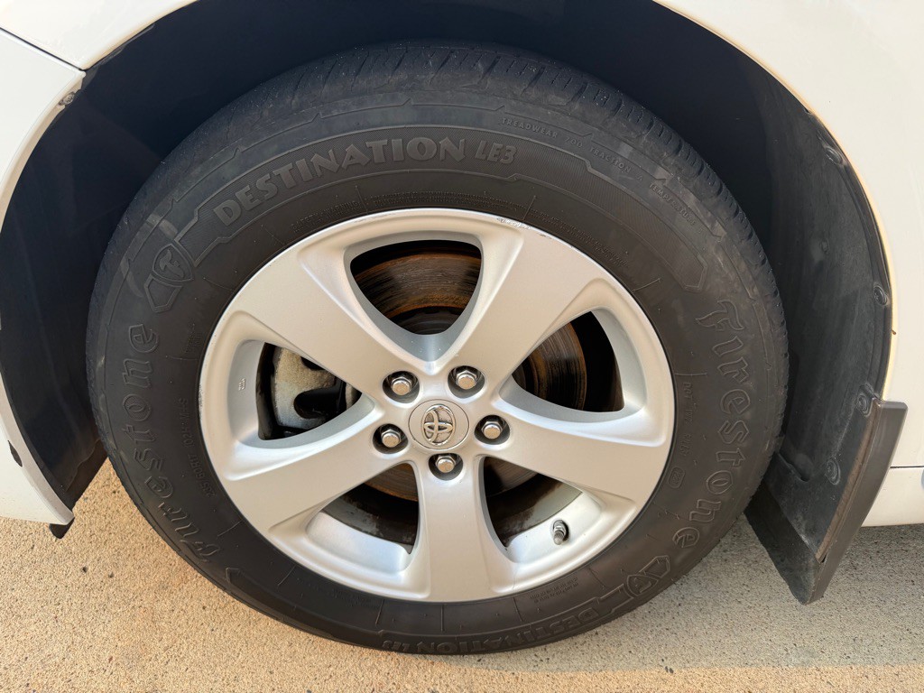 2011 Toyota Sienna Image 23