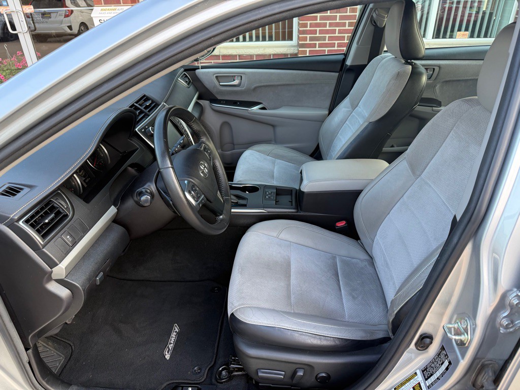 2017 Toyota Camry Image 9