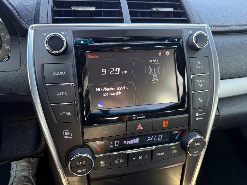 2017 Toyota Camry Image 12