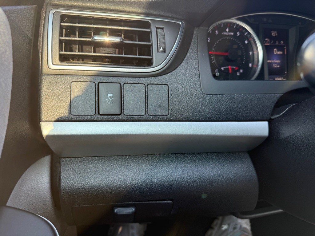 2017 Toyota Camry Image 14