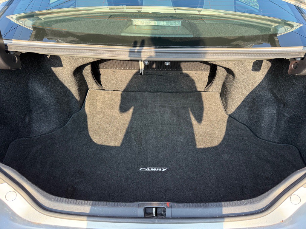 2017 Toyota Camry Image 19