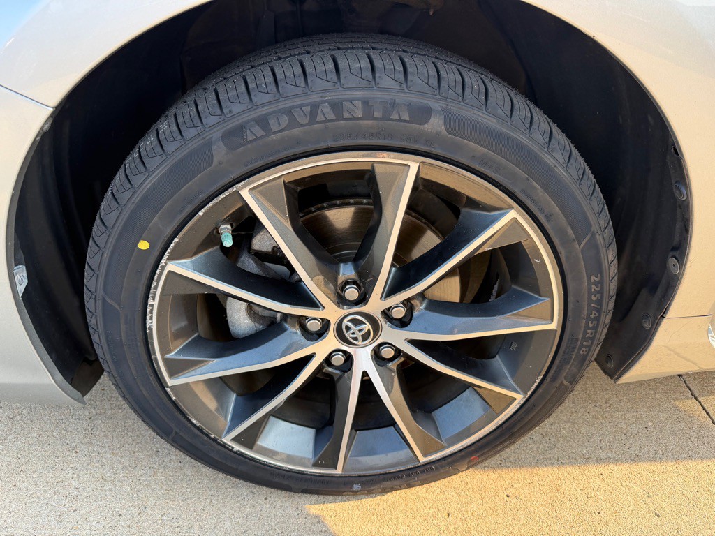 2017 Toyota Camry Image 20
