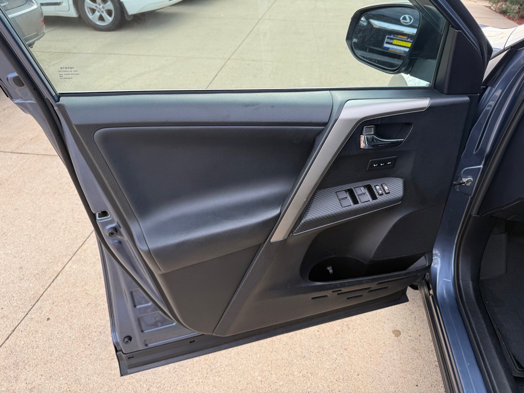 2014 Toyota Rav4 Image 8