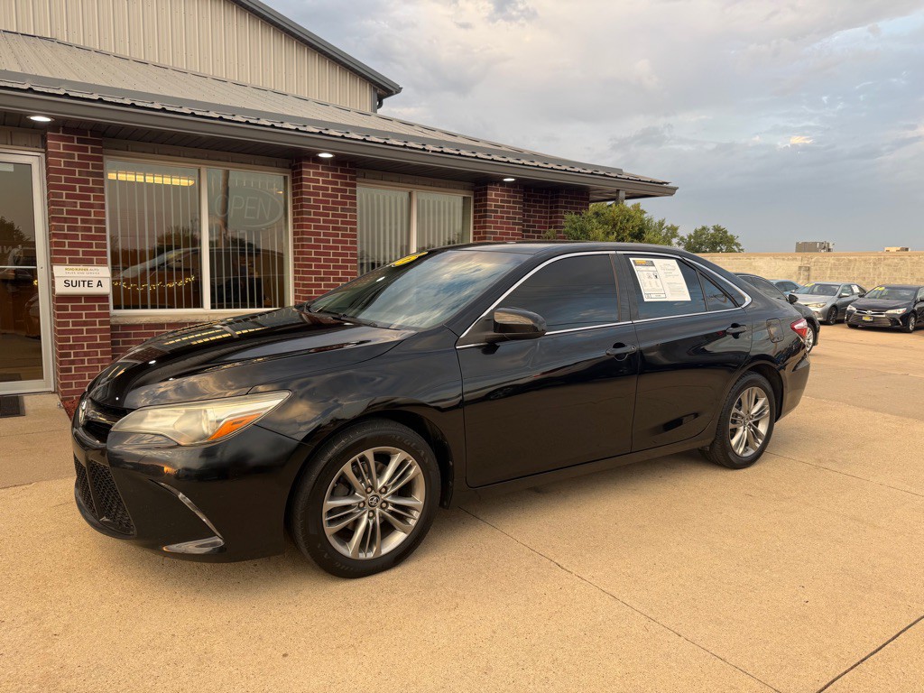 2016 Toyota Camry Image 3