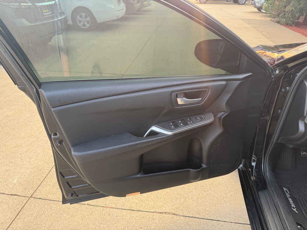 2016 Toyota Camry Image 8