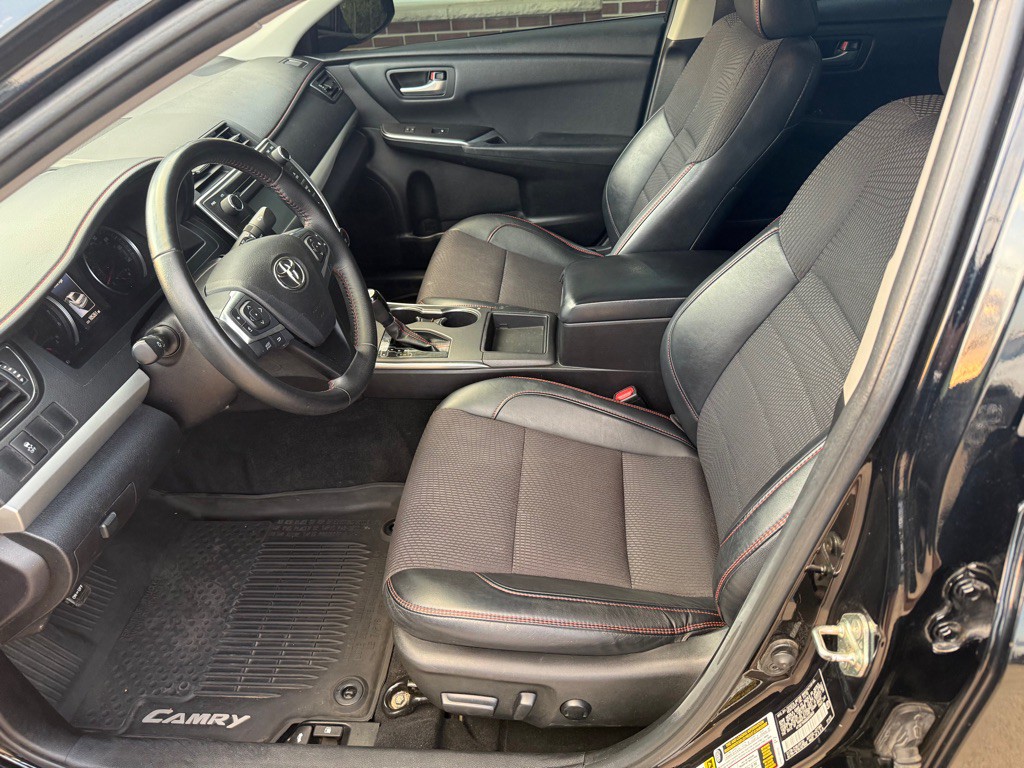 2016 Toyota Camry Image 9