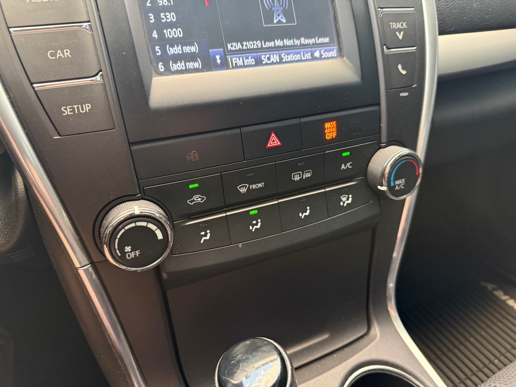 2016 Toyota Camry Image 12