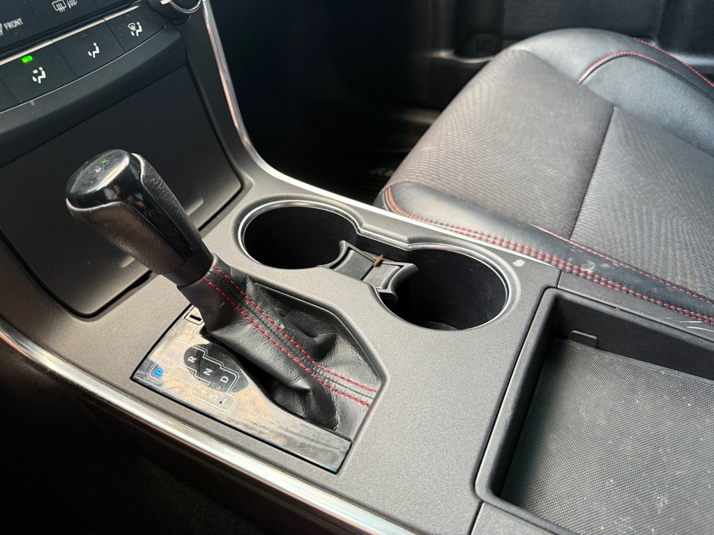 2016 Toyota Camry Image 13