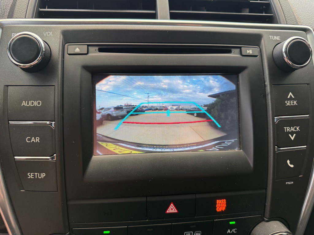 2016 Toyota Camry Image 16