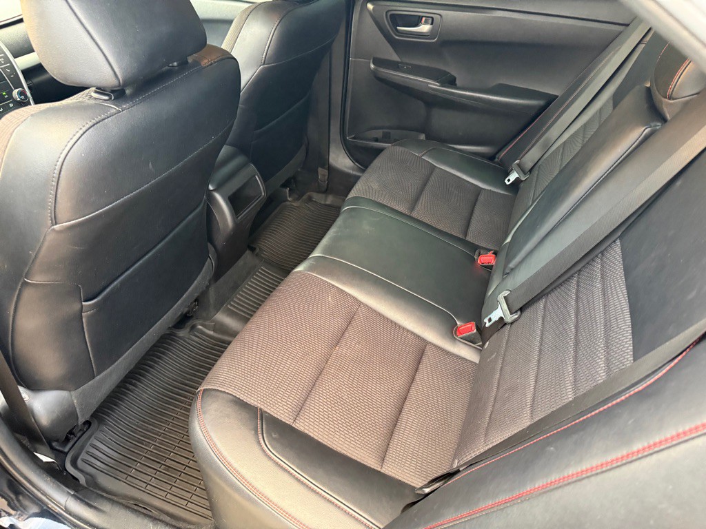 2016 Toyota Camry Image 17