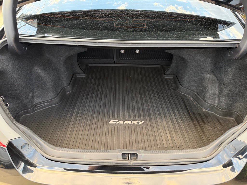 2016 Toyota Camry Image 19