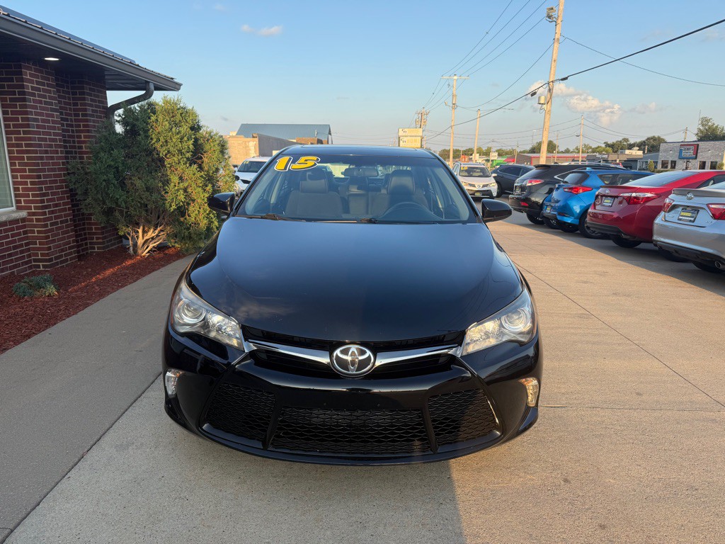 2015 Toyota Camry Image 2