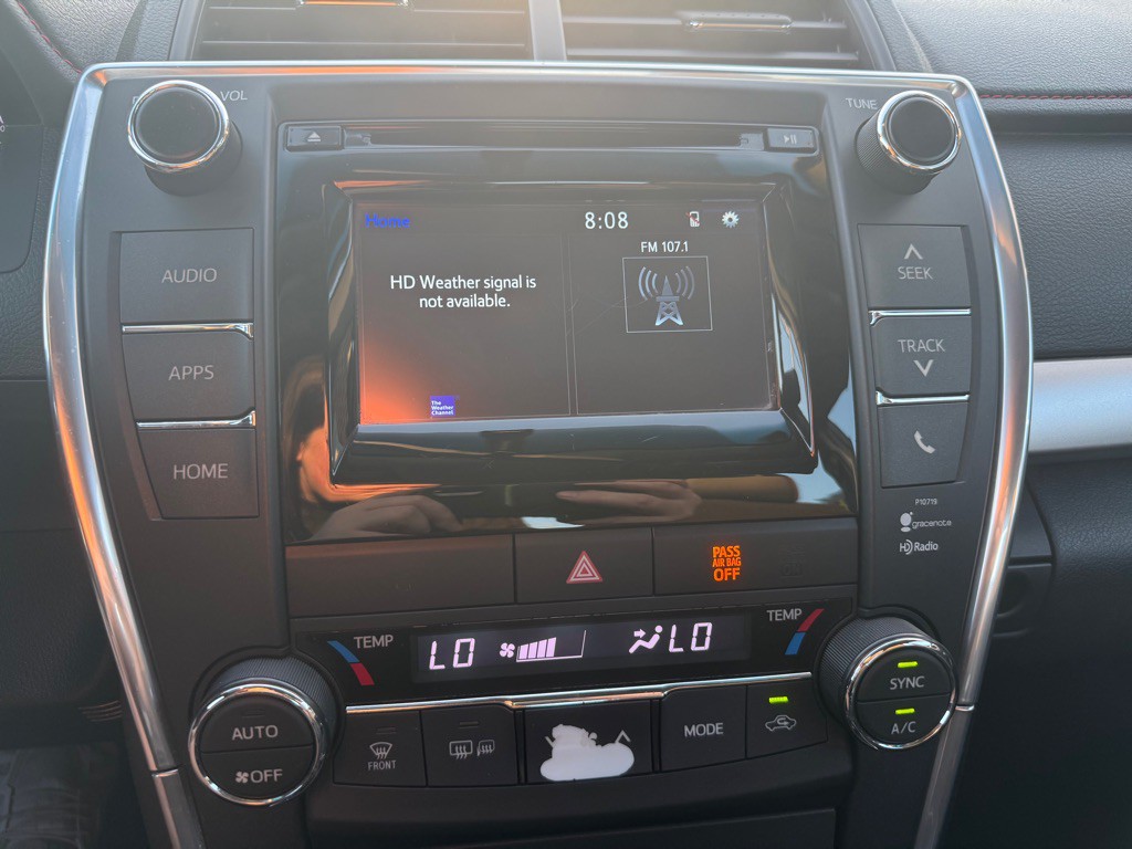 2015 Toyota Camry Image 12
