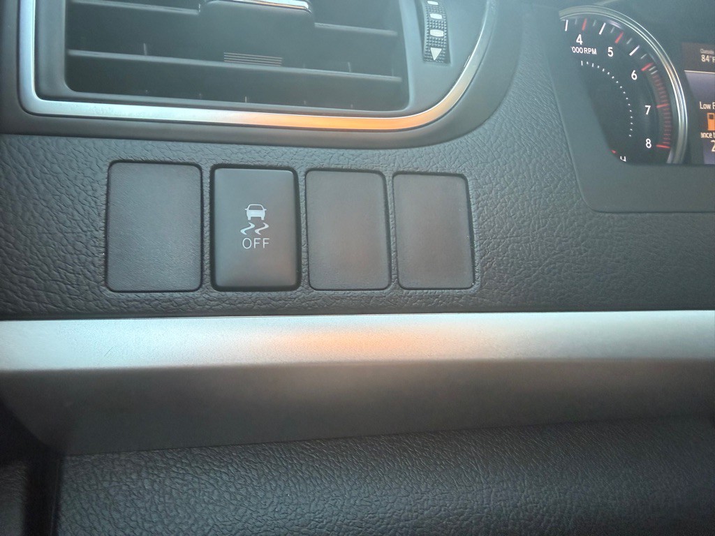 2015 Toyota Camry Image 16