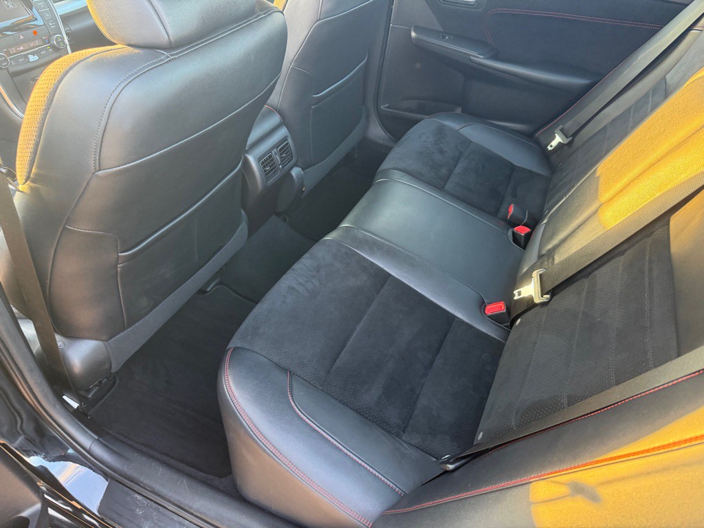 2015 Toyota Camry Image 17