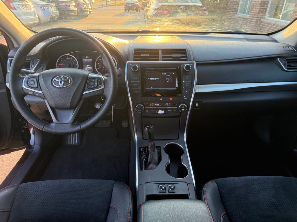 2015 Toyota Camry Image 18
