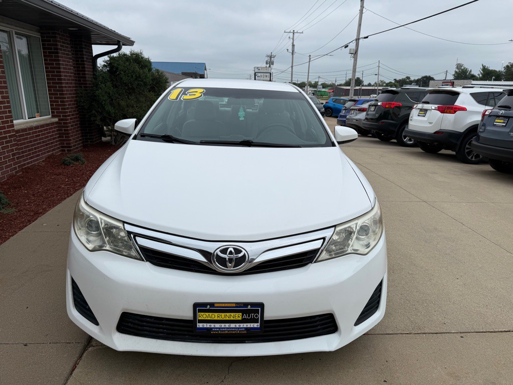 2013 Toyota Camry Image 2