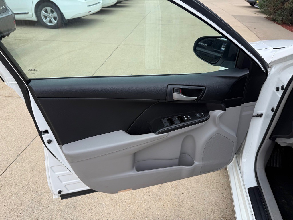 2013 Toyota Camry Image 8