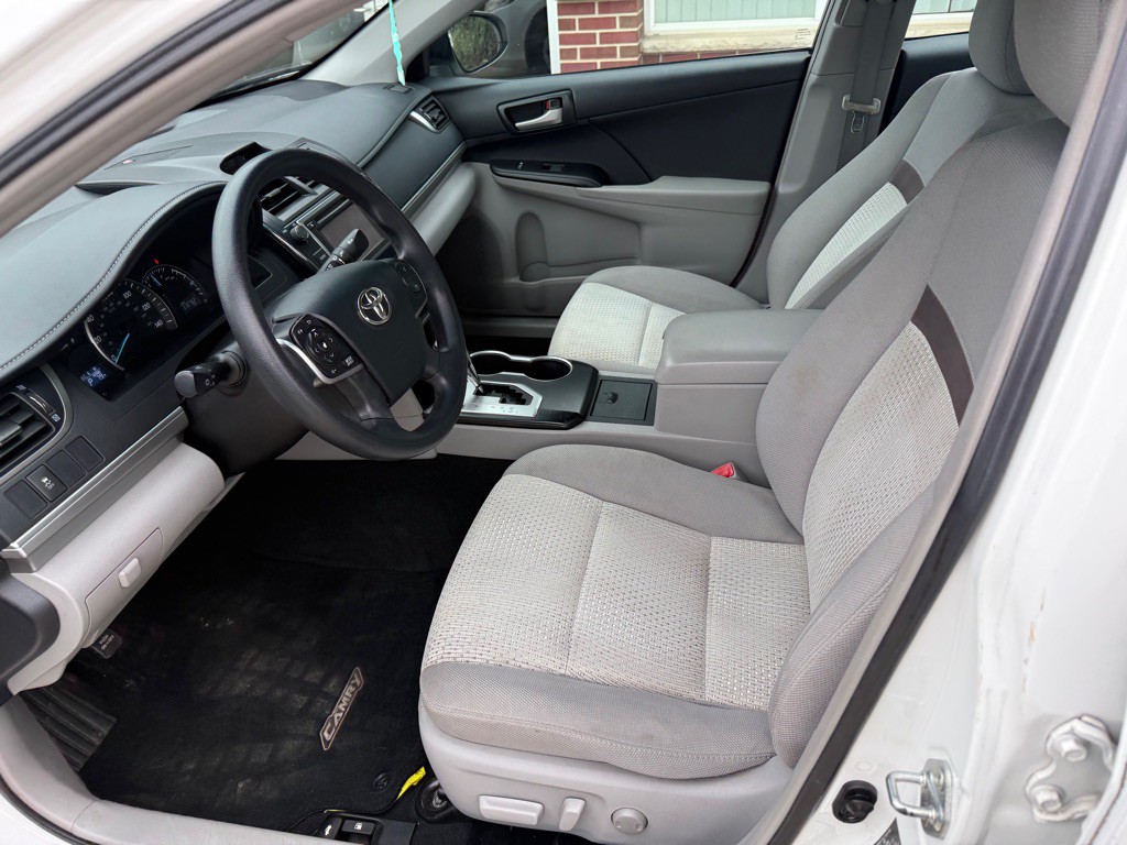 2013 Toyota Camry Image 9