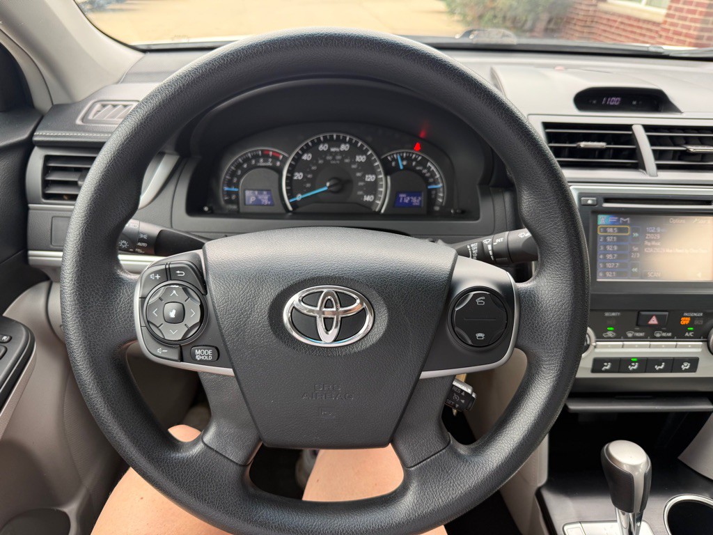 2013 Toyota Camry Image 10