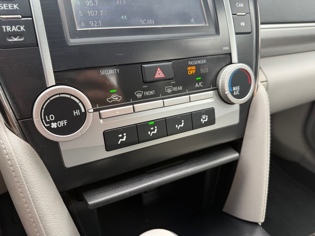 2013 Toyota Camry Image 13