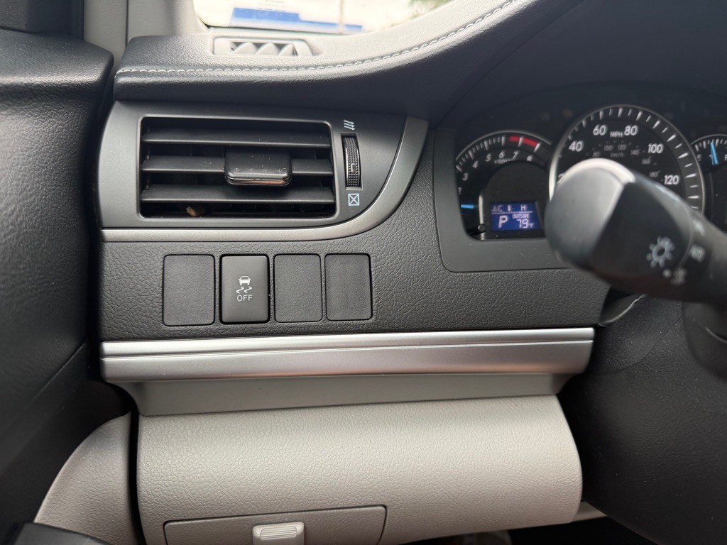 2013 Toyota Camry Image 16