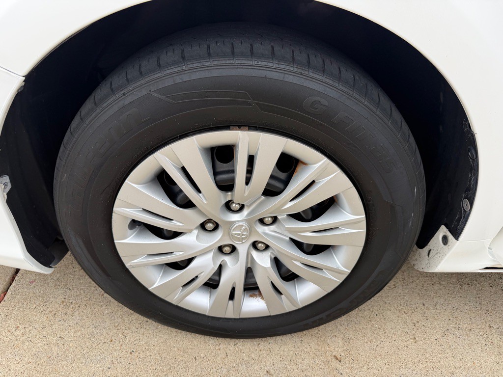 2013 Toyota Camry Image 20