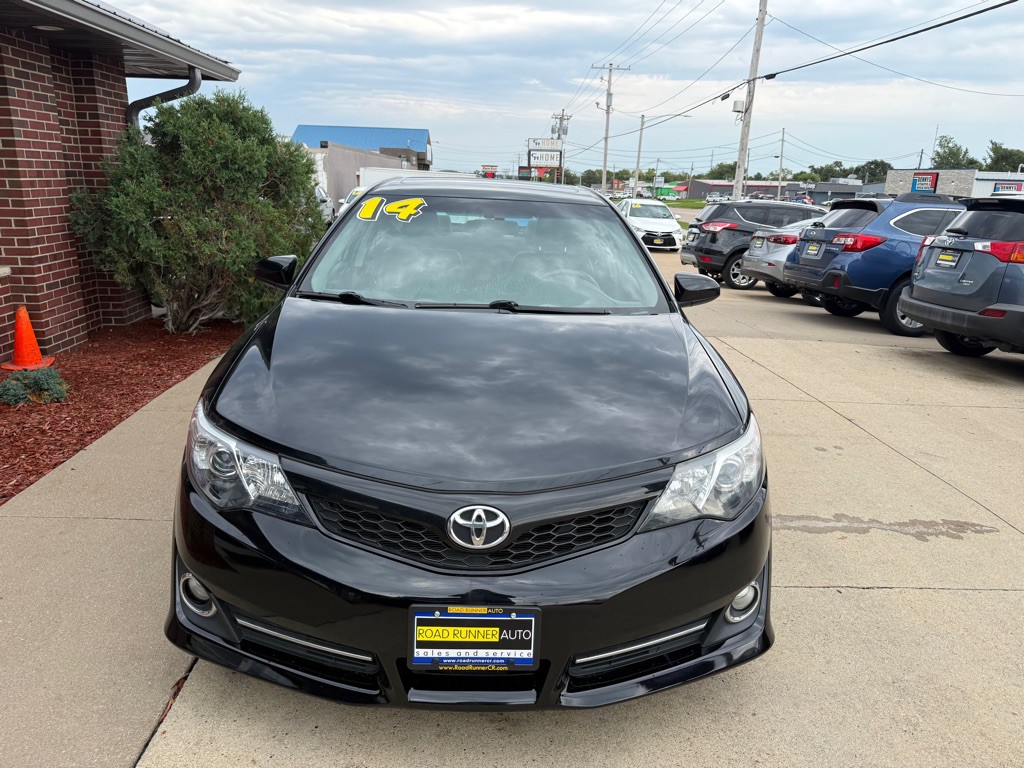 2014 Toyota Camry Image 2
