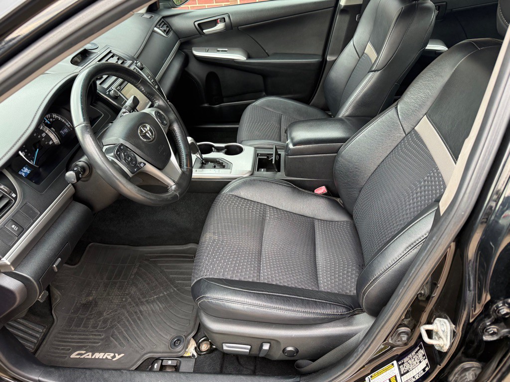 2014 Toyota Camry Image 9