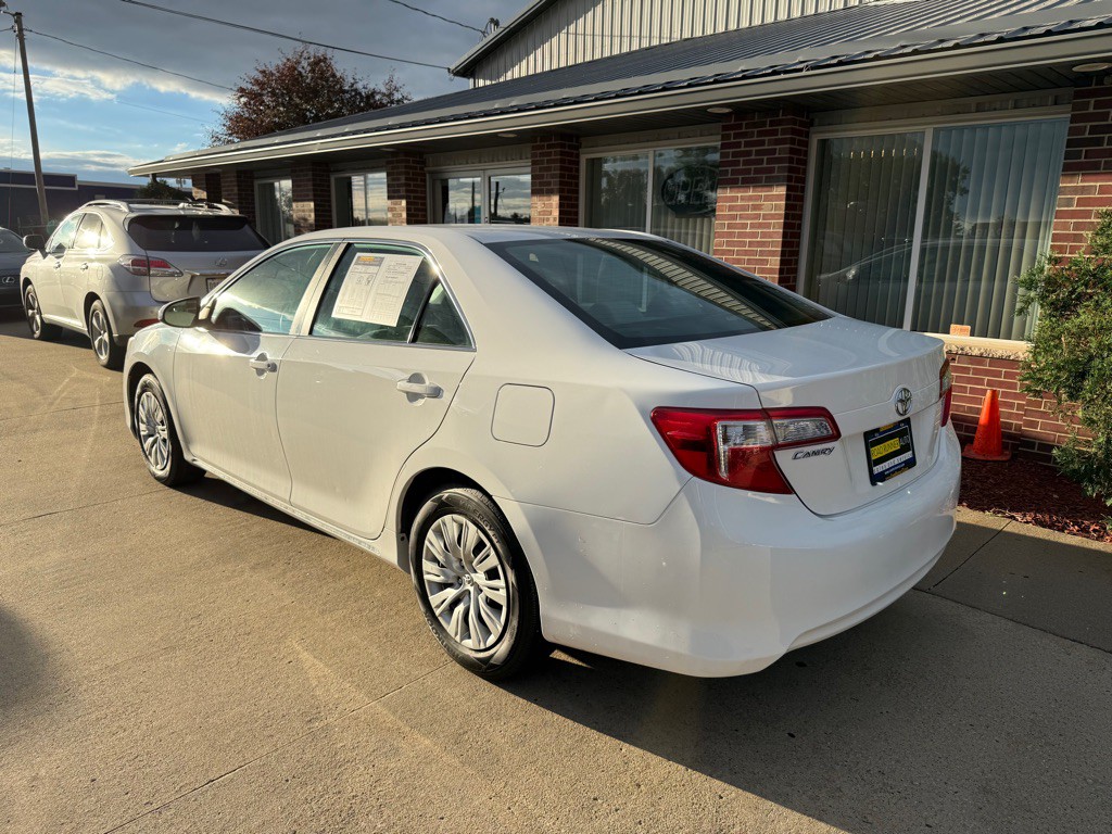 2013 Toyota Camry Image 5