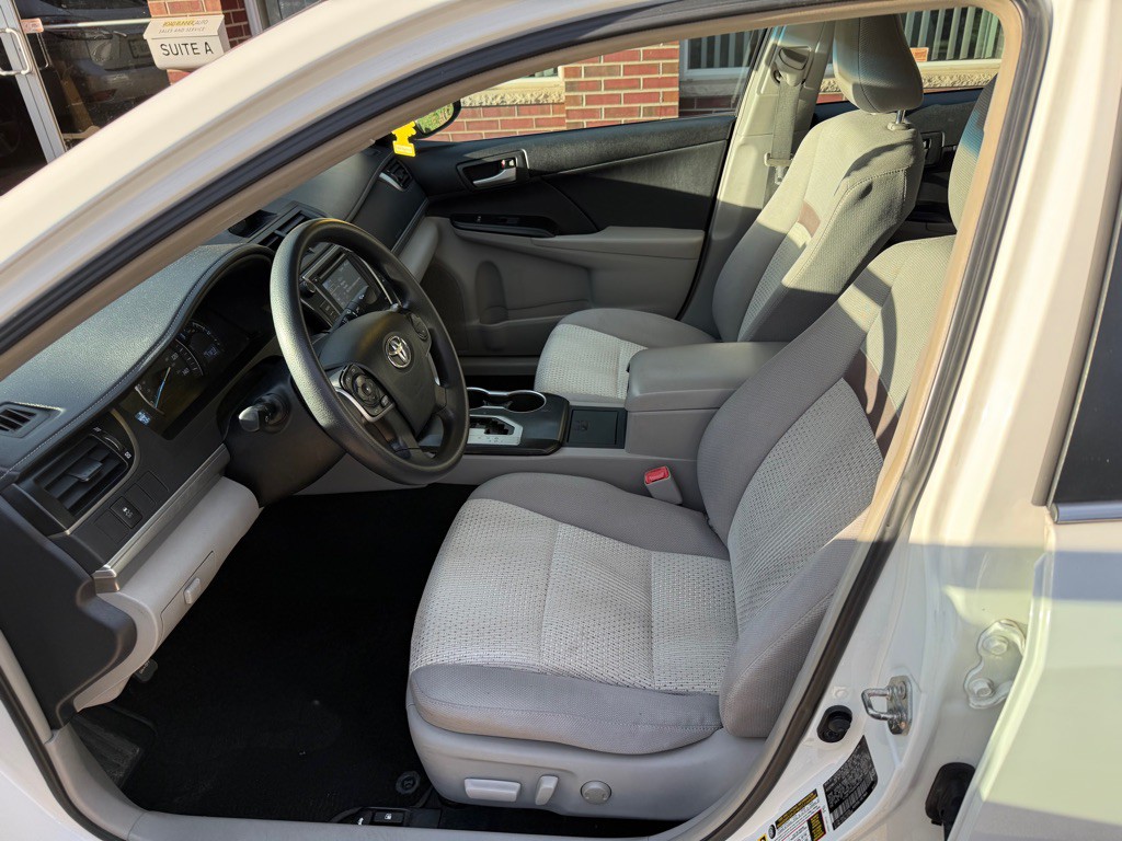 2013 Toyota Camry Image 9
