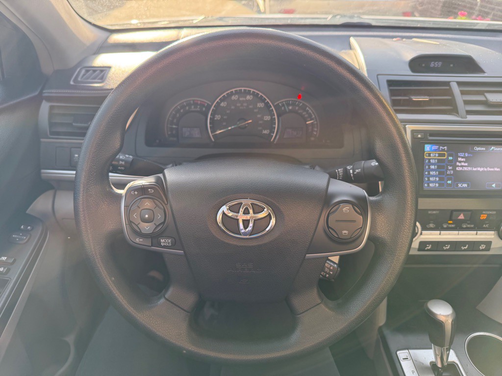 2013 Toyota Camry Image 10
