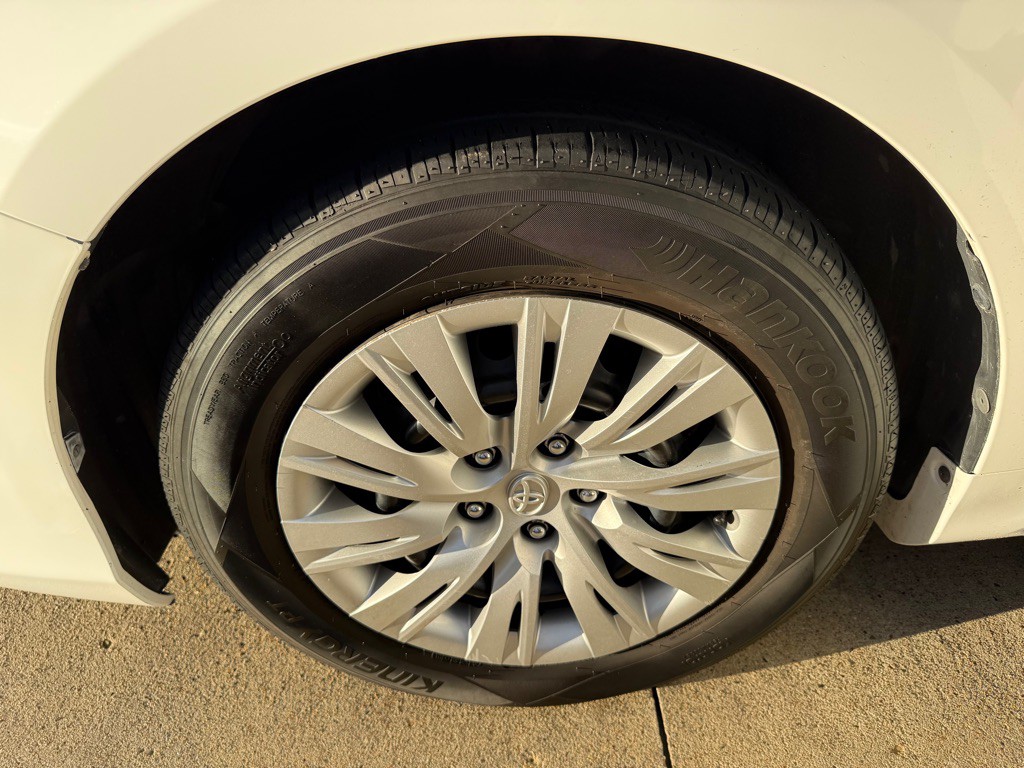2013 Toyota Camry Image 20