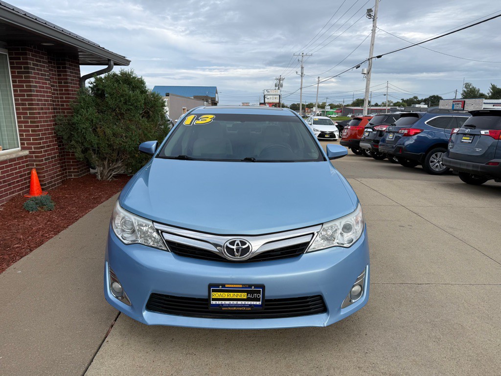 2013 Toyota Camry Image 2